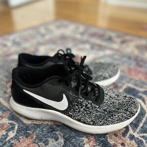 Nike Black and White Running Sneakers